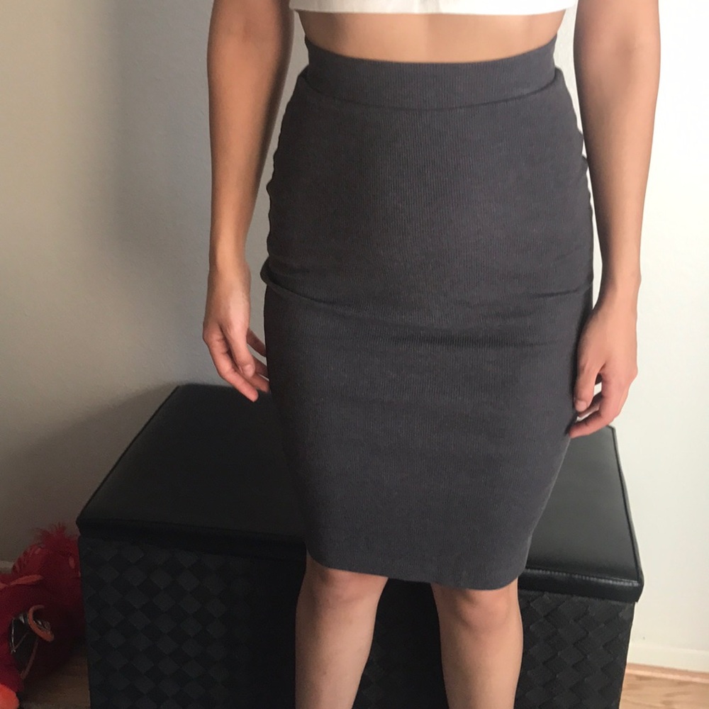 Grey ribbed pencil skirt